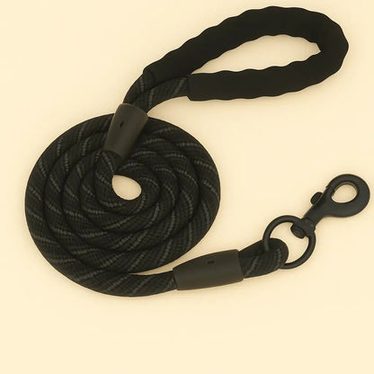 Laisse noire pour chien 2 mètres avec mousqueton solide et poignée confortable

